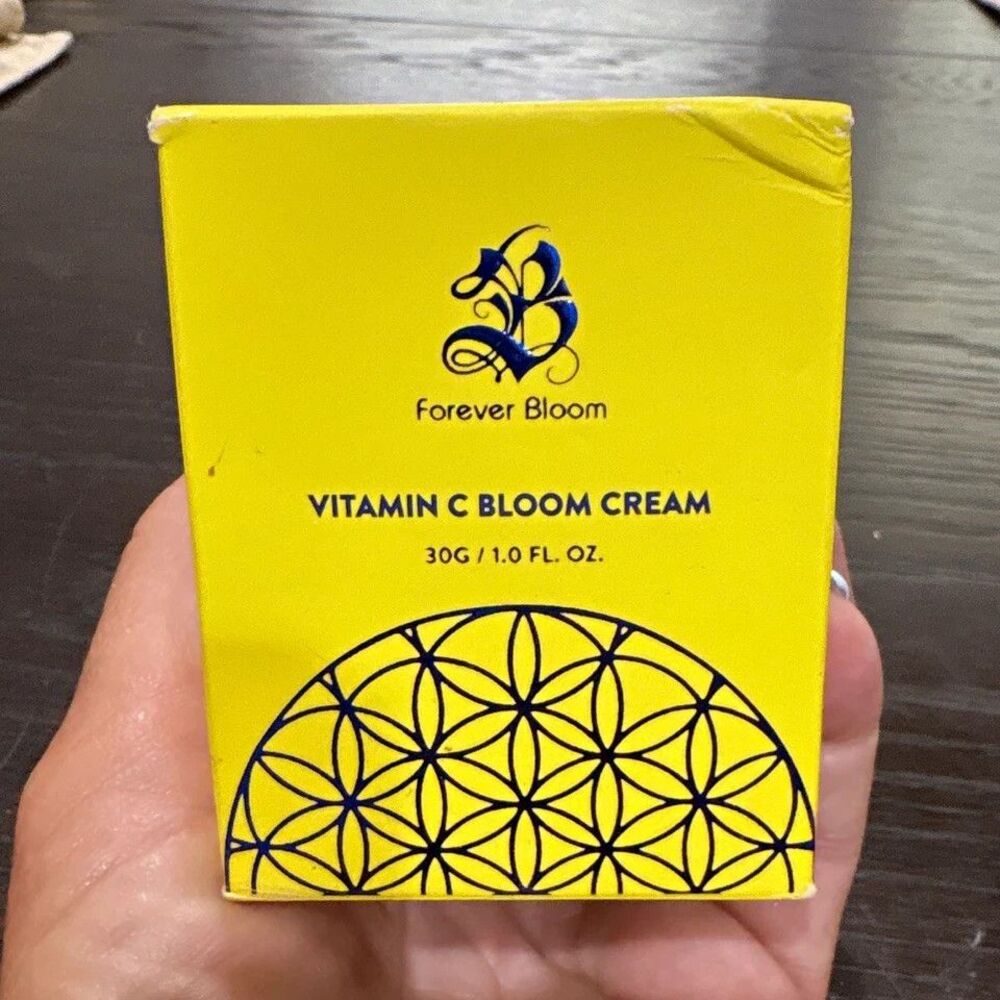 Forever Bloom Vitamin C Bloom Hydrating Face Moisturizer Cream 30g 1.0 fl oz